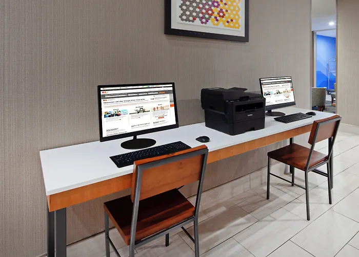 Holiday Inn Express & Suites - Tulare By Ihg