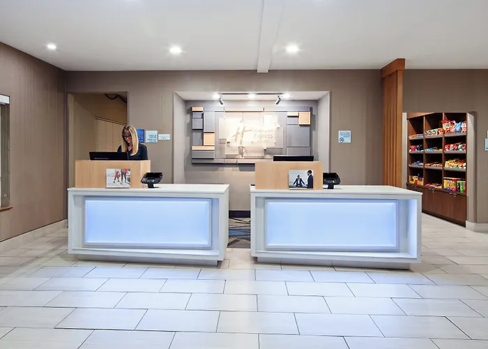 Holiday Inn Express & Suites - Tulare By Ihg