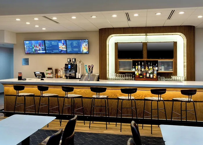 Courtyard By Marriott New Haven Orange