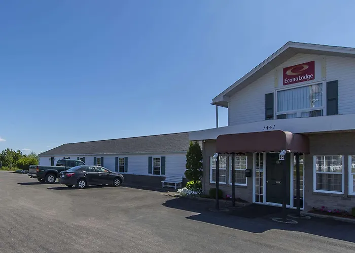Econo Lodge Inn & Suites