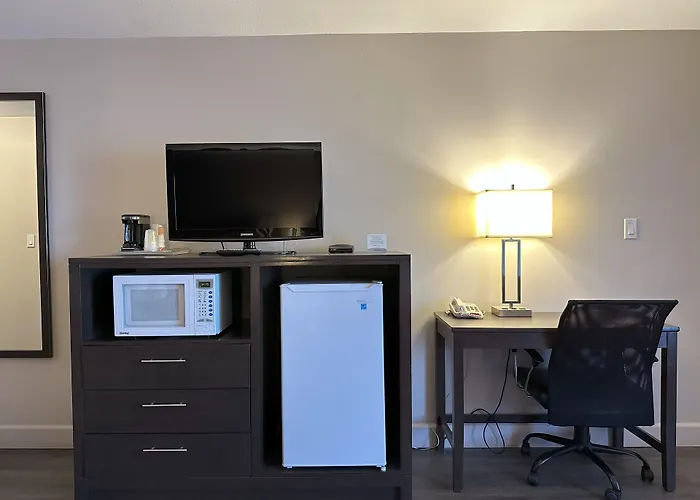 Econo Lodge Inn & Suites Lethbridge - Henderson Lake