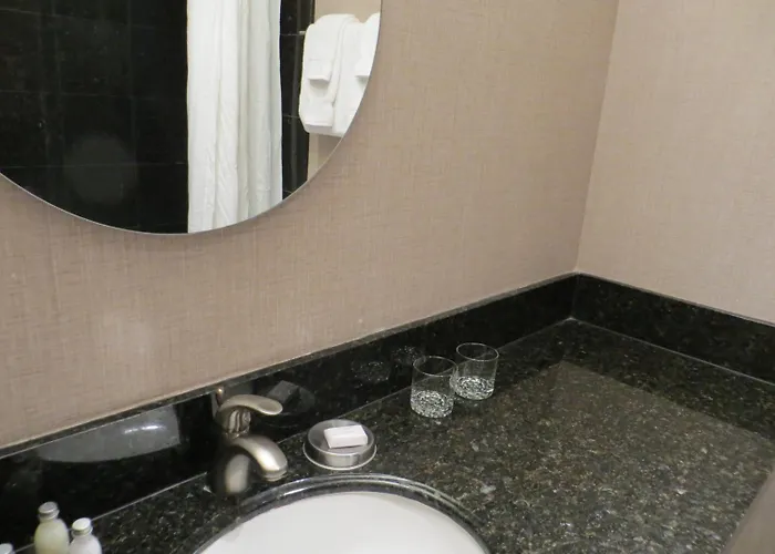7 Springs Inn & Suites
