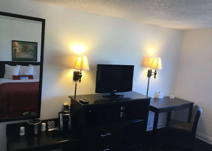 Days Inn By Wyndham Lake Village