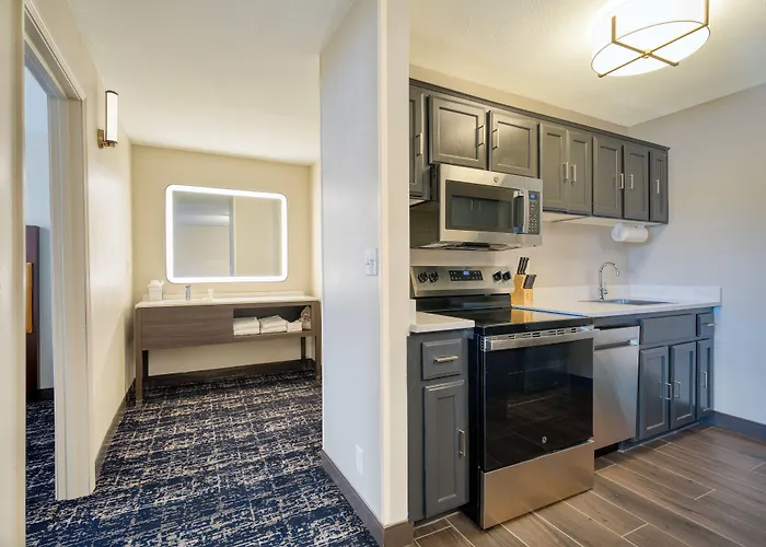 Gray Wolf Inn & Suites