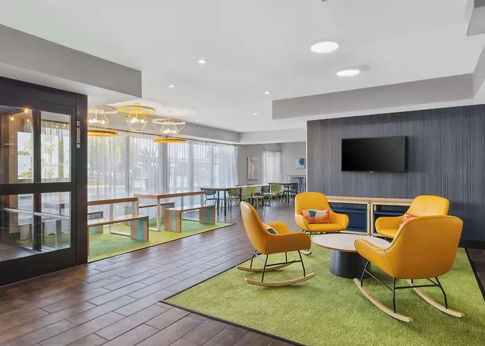 Spark By Hilton Bakersfield Central