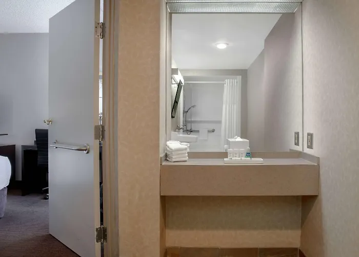 Ramada Plaza By Wyndham Calgary Downtown