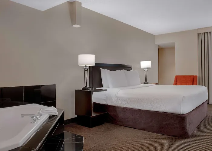 Ramada Plaza By Wyndham Calgary Downtown
