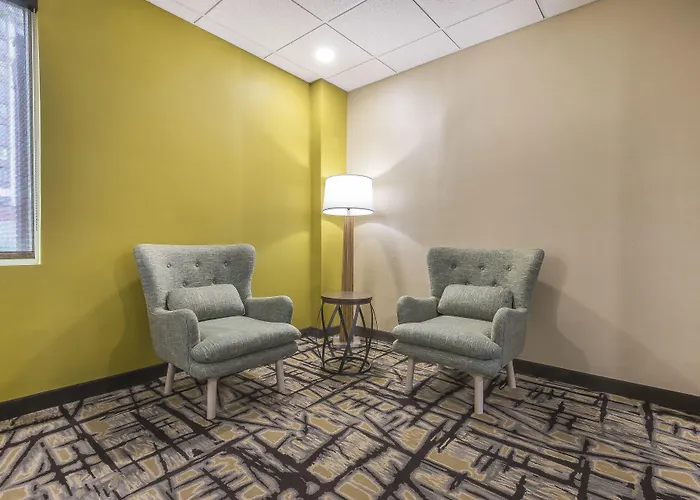 Quality Inn & Suites Windsor - Downtown