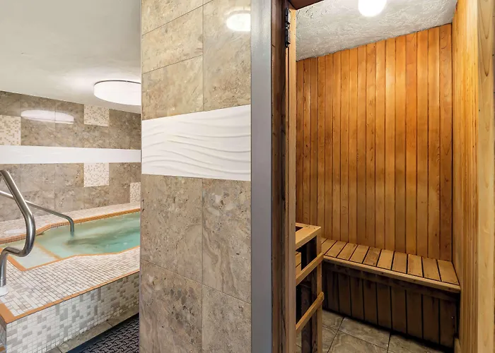 Best Western Plus Inner Harbour Hotel