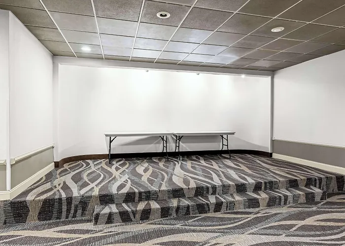 Surestay Hotel By Best Western Seatac Airport North