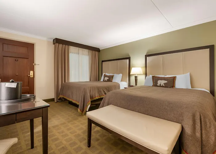 Best Western Plus White Bear Country Inn