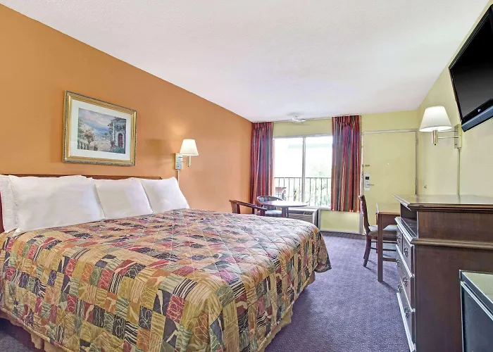 Days Inn By Wyndham Benson