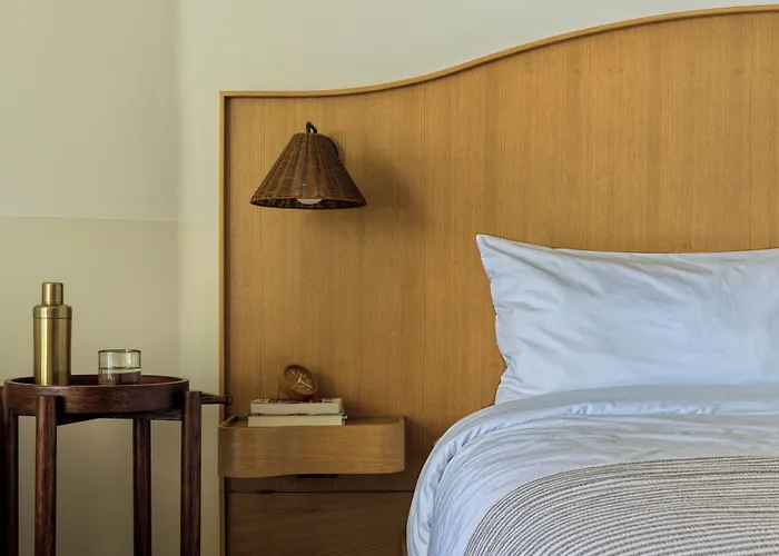 Casa Loma Beach Hotel