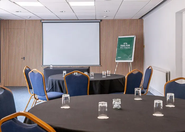 Holiday Inn Newport By Ihg
