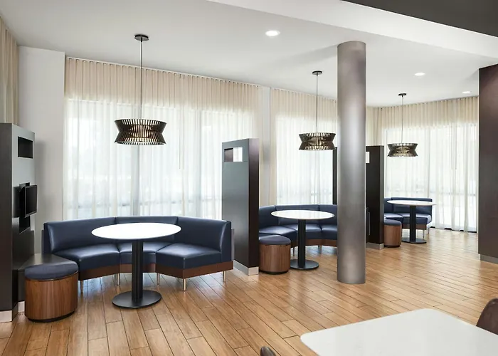 Courtyard By Marriott Jacksonville