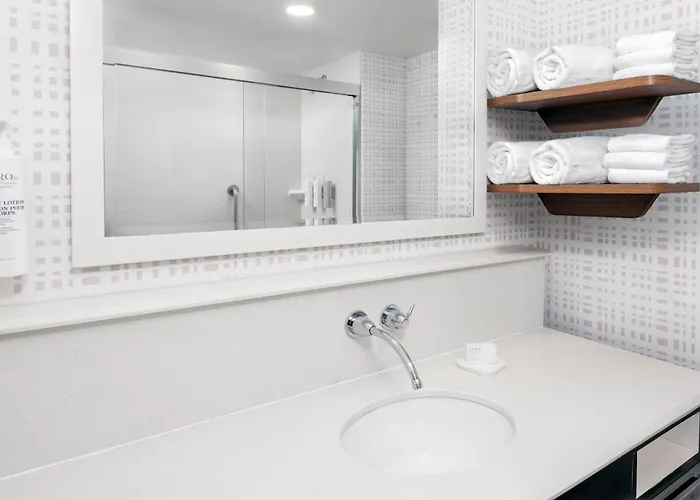 Hampton Inn & Suites Springfield Downtown