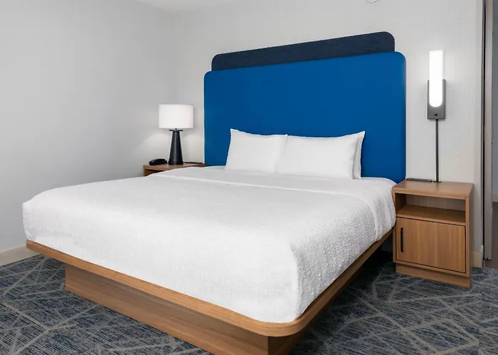 Hampton Inn & Suites Springfield Downtown