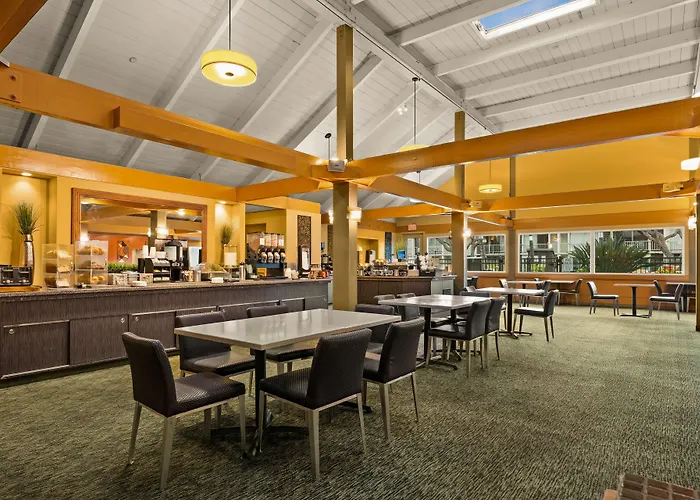 Best Western The Plaza Hotel Honolulu Airport - Free Breakfast