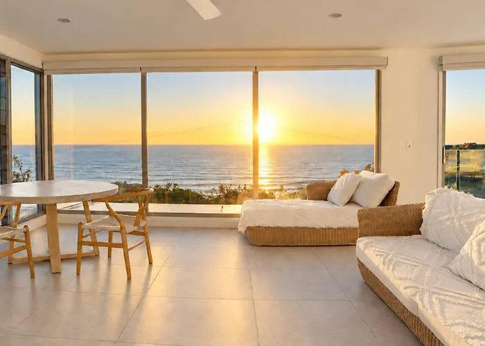 Coolum Bays Beachfront Apartment With Ocean View Bath