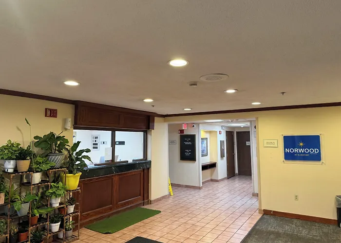 Norwood Inn & Suites Indianapolis East Post Drive