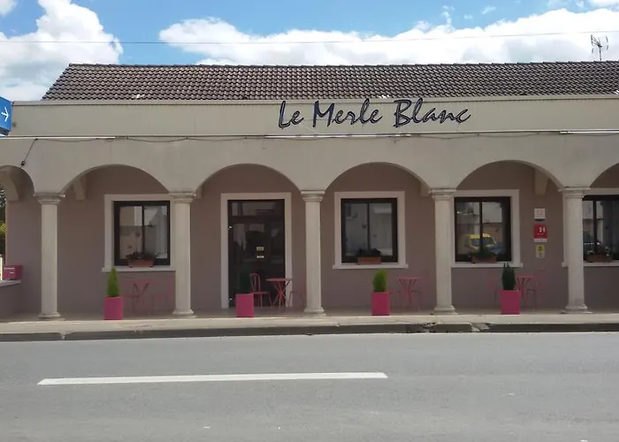 Le Merle Blanc Hotel Logis