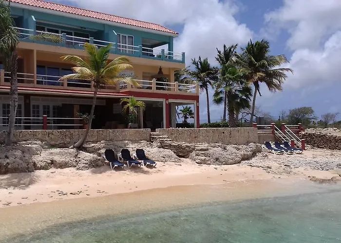 Den Laman Condominiums