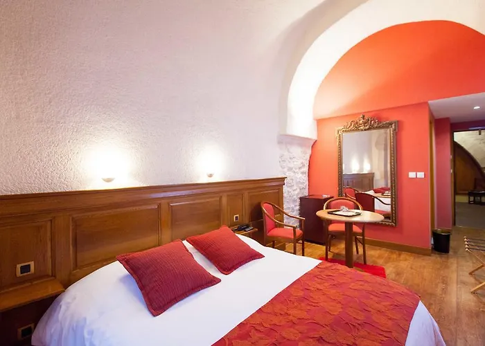 Logis Hotel Le Cheval Blanc