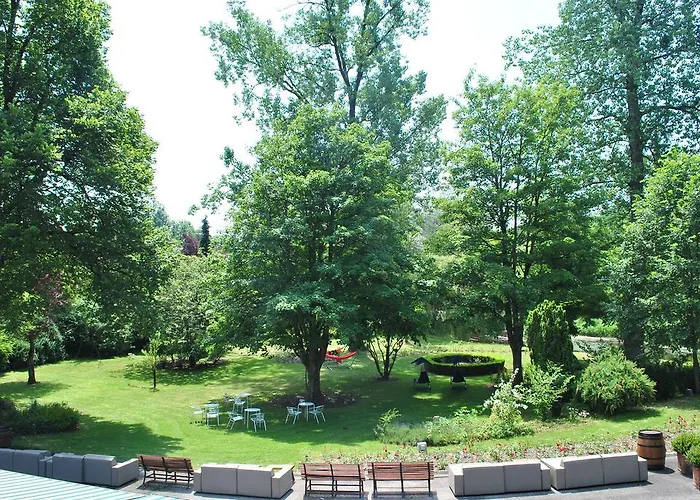 La Roseraie. Gaume-Ardenne-lacuisine sur Semois.