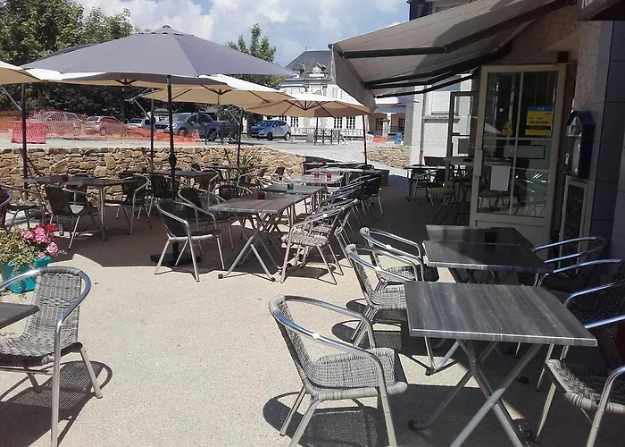 Logis Hotel Restaurant L'Oustal