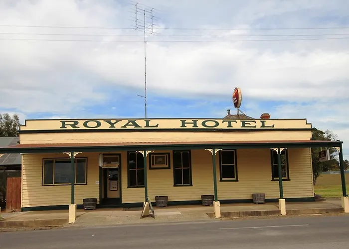 Royal Hotel Snake Valley