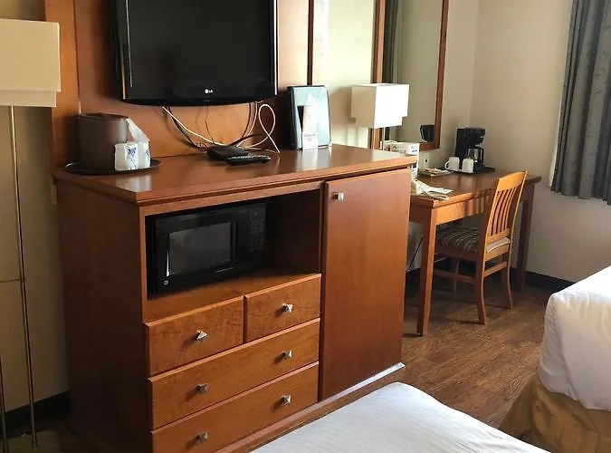 St. Albert Inn & Suites