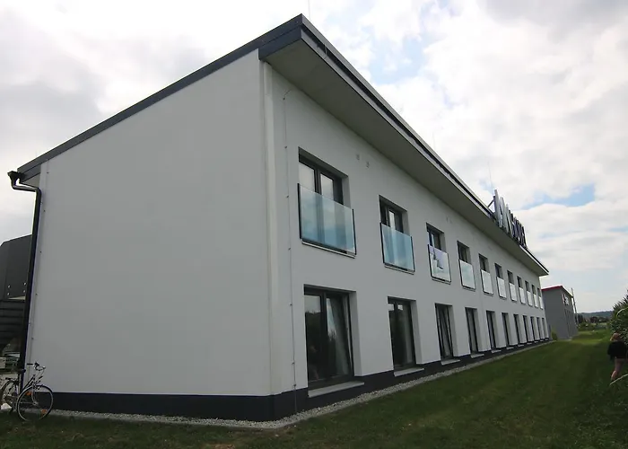 LH Hotel by WMM Hotels
