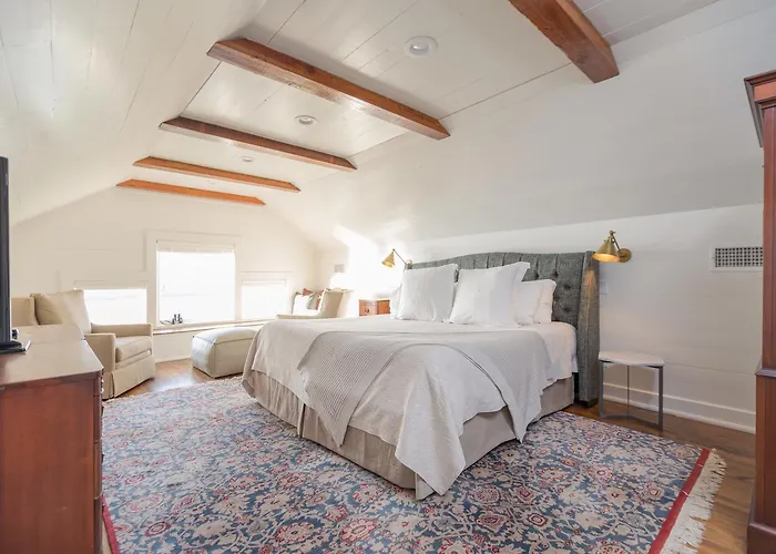 Clifton House - Observatory - King Suite, Sleeps 4, Mississippi River Views