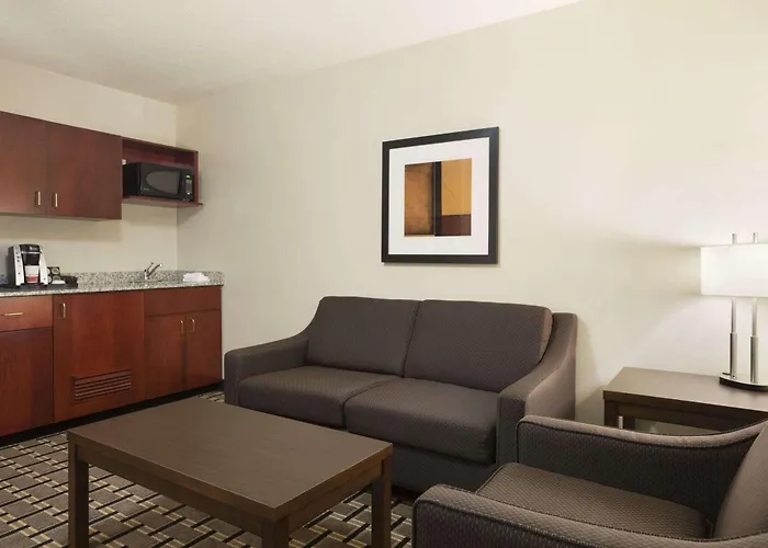 Ramada By Wyndham Edson