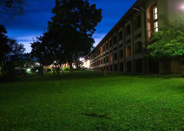 M'Kango Golfview Hotel