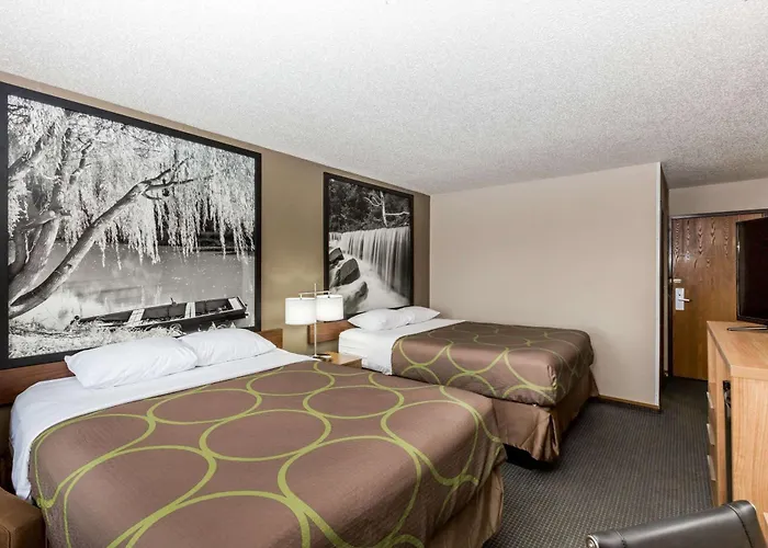 Super 8 By Wyndham Hays Ks