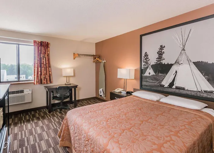 Super 8 By Wyndham Madison