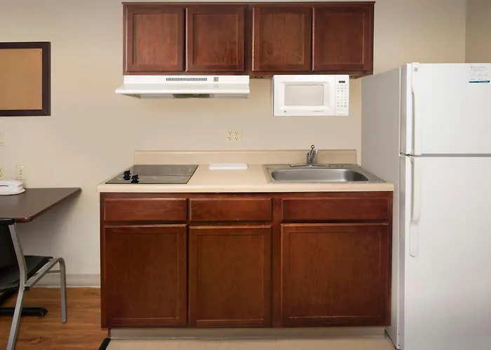 Woodspring Suites Topeka