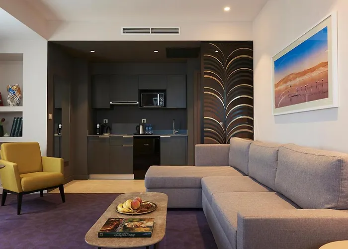 M Suite Hotel
