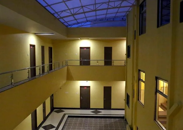 Hotel Varenya Inn