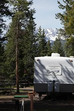 Headwaters Lodge And Cabins