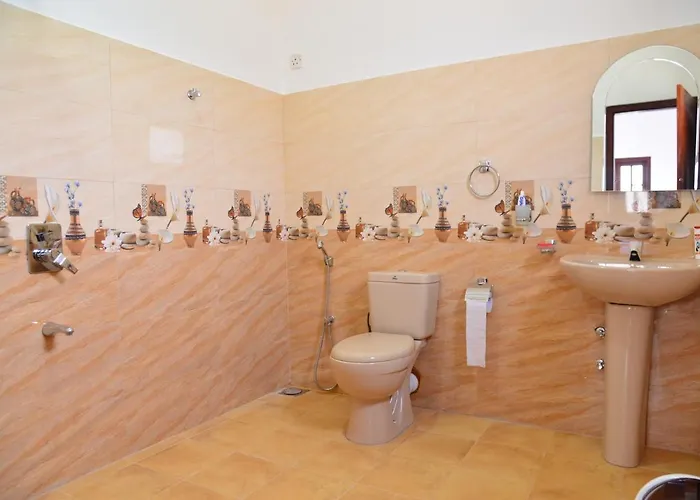 Roshan'S Guest House