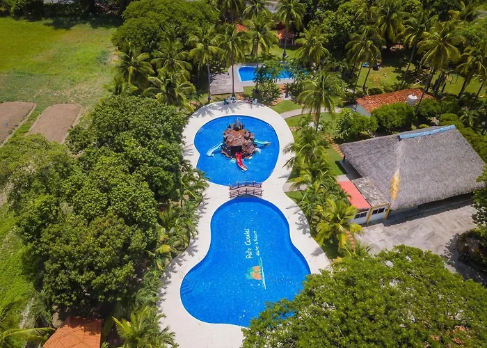 Pato Canales Hotel & Resort