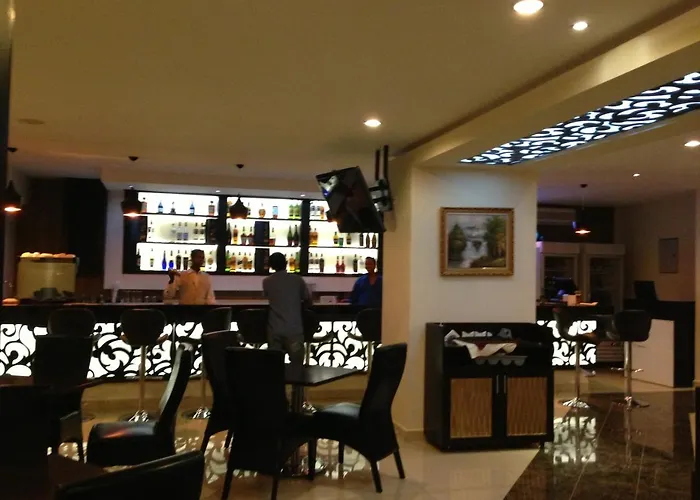 Airport Plaza Hotel