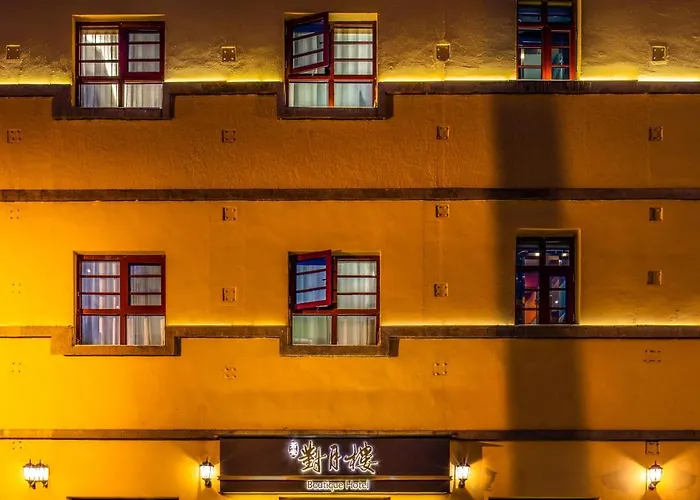 Moon And Chalice Boutique Hotel
