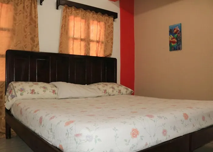 Hotel & Hostal Yaxkin Copan