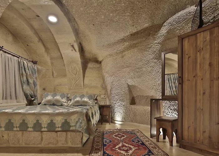 Shoestring Cave House
