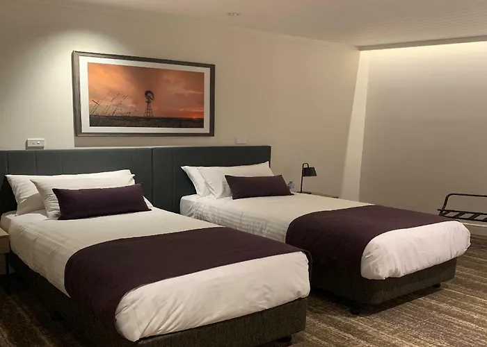 Porter'S Plainland Hotel