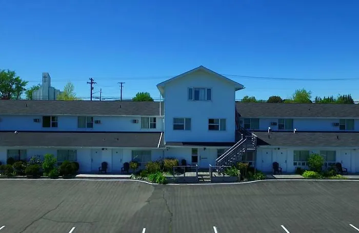 Econo Lodge Inn & Suites