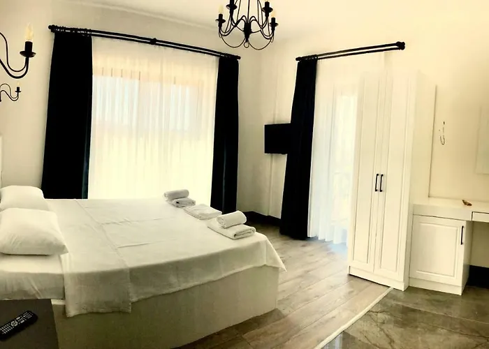 Victoria Hotel And Lounge